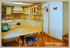 🏡 Maison rénovée en pierre de 166 m², 4 chambres, vaste séjour, dépendance, assainissement OK, avec ancien moulin et terrain de 1,8 hectare à Saint-Rémy-sur-Durolle