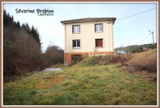 Immeuble vide composé de 2 appartements, 2 garages et un terrain à vendre CHABRELOCHE (63)