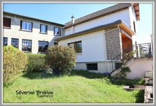 Ensemble immobilier avec une maison, 2 appartements loués, 2 garages, 3 ateliers à Chabreloche.