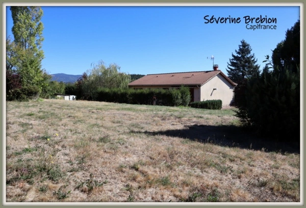 Maison 3 chambres, grand garage, terrain 7600 m²