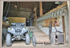 Ancienne ferme rénovée de 190 m², 4 chambres, avec grange, terrain de 11 000m² à Cervières