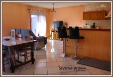 Maison 93 m², bâtie en 2002, 2 chambres avec la possibilité d'en créer une troisième, terrasse, garage + garage double  ARCONSAT (63)