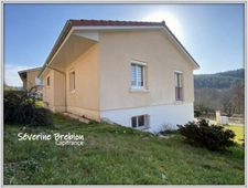 Maison rénovée avec 3 chambres, terrain, garage CHABRELOCHE (63)