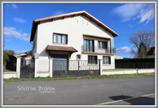Charmante maison de 156 m², 3 chambres, garage, terrain plat et clôturé, PAC, tout à l'égout, au cœur de Chabreloche