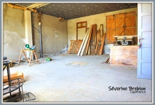 Ensemble immobilier avec une maison, 2 appartements loués, 2 garages, 3 ateliers à Chabreloche.
