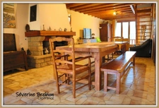 Maison bâtie en 1991,  2 grandes chambres, terrasse, garage, cave LES SALLES (42)