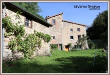🏡 Maison rénovée en pierre de 166 m², 4 chambres, vaste séjour, dépendance, assainissement OK, avec ancien moulin et terrain de 1,8 hectare à Saint-Rémy-sur-Durolle