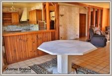Maison 3 chambres, grand garage, terrain 7600 m²