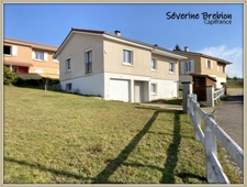 Maison rénovée avec 3 chambres, terrain, garage CHABRELOCHE (63)