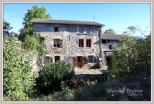 Maison 4 chambres, 3 granges, terrain de 1200 m², CELLES SUR DUROLLE (63)
