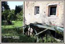 🏡 Maison rénovée en pierre de 166 m², 4 chambres, vaste séjour, dépendance, assainissement OK, avec ancien moulin et terrain de 1,8 hectare à Saint-Rémy-sur-Durolle