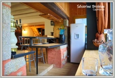 Ancienne ferme rénovée de 190 m², 4 chambres, avec grange, terrain de 11 000m² à Cervières