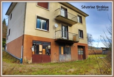 Immeuble vide composé de 2 appartements, 2 garages et un terrain à vendre CHABRELOCHE (63)