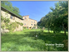 🏡 Maison rénovée en pierre de 166 m², 4 chambres, vaste séjour, dépendance, assainissement OK, avec ancien moulin et terrain de 1,8 hectare à Saint-Rémy-sur-Durolle