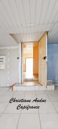5 minutes from Génelard, in a quiet location, a single-storey stone house, renovated in 2025, with 118.50 m² of living space and 135 m² of convertible attic space, on a plot of 2,161 m²