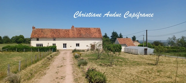 5 minutes de Génelard, au calme, maison en pierre, de plain-pied, rénovée en 2025, de 118.50 m², 135 m² de grenier aménageable, sur terrain de 2 161 m²