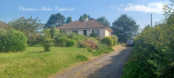 Entre Cluny et Charolles, à Saint Bonnet de Joux, maison  de 1976, sur sous sol, de 89 m², sur parcelle de terrain de 1 160 m²
