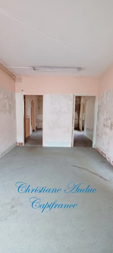 Between Cluny and Charolles, a 144 m² village center house to renovate, on a 257 m² plot of land.