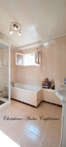 Charolles à 5 minutes, Maison en pierres, rénovée, de 128 m² avec grange attenante aménageable, sur terrain de 2 357 m² 