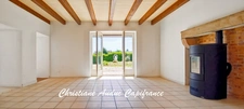 5 minutes from Génelard, in a quiet location, a single-storey stone house, renovated in 2025, with 118.50 m² of living space and 135 m² of convertible attic space, on a plot of 2,161 m²