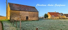 Between Charolles, La Clayette and Paray le Monial, old stone farmhouse, to be renovated, on a plot of land of approximately 900 m².