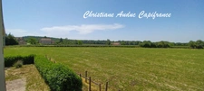 5 minutes from Génelard, in a quiet location, a single-storey stone house, renovated in 2025, with 118.50 m² of living space and 135 m² of convertible attic space, on a plot of 2,161 m²
