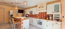 Charolles à 5 minutes, Maison en pierres, rénovée, de 128 m² avec grange attenante aménageable, sur terrain de 2 357 m² 