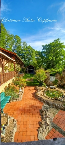 Between Cluny and Charolles, a property complex with 3 gîtes, totaling 190 m², on a 6,000 m² plot.
