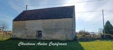 Entre Charolles, La Clayette et Paray le Monial, ancien corps de ferme en pierres, à rénover, sur parcelle de terrain de 900 m² environ.