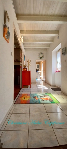 Charolles à 5 minutes, Maison en pierres, rénovée, de 128 m² avec grange attenante aménageable, sur terrain de 2 357 m² 