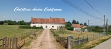 5 minutes from Génelard, in a quiet location, a single-storey stone house, renovated in 2025, with 118.50 m² of living space and 135 m² of convertible attic space, on a plot of 2,161 m²