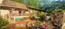 Between Cluny and Charolles, a property complex with 3 gîtes, totaling 190 m², on a 6,000 m² plot.