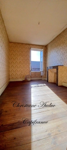 Between Cluny and Charolles, a 144 m² village center house to renovate, on a 257 m² plot of land.