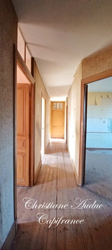 Between Cluny and Charolles, a 144 m² village center house to renovate, on a 257 m² plot of land.