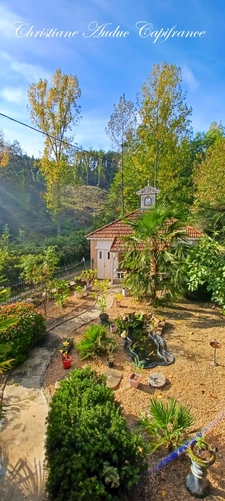 Between Cluny and Charolles, a property complex with 3 gîtes, totaling 190 m², on a 6,000 m² plot.