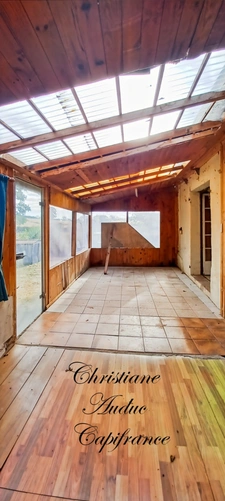 Pressy sous Dondin: Old farmhouse to renovate on a plot of land of 3,500 m²