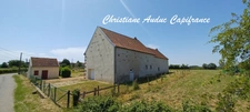 5 minutes from Génelard, in a quiet location, a single-storey stone house, renovated in 2025, with 118.50 m² of living space and 135 m² of convertible attic space, on a plot of 2,161 m²