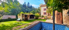 Between Cluny and Charolles, a property complex with 3 gîtes, totaling 190 m², on a 6,000 m² plot.