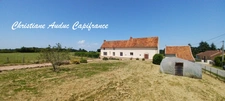 5 minutes from Génelard, in a quiet location, a single-storey stone house, renovated in 2025, with 118.50 m² of living space and 135 m² of convertible attic space, on a plot of 2,161 m²