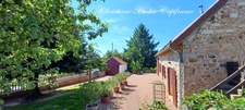 Charolles à 5 minutes, Maison en pierres, rénovée, de 128 m² avec grange attenante aménageable, sur terrain de 2 357 m² 