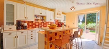 Charolles à 5 minutes, Maison en pierres, rénovée, de 128 m² avec grange attenante aménageable, sur terrain de 2 357 m² 