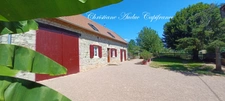 Charolles à 5 minutes, Maison en pierres, rénovée, de 128 m² avec grange attenante aménageable, sur terrain de 2 357 m² 