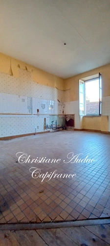 Between Cluny and Charolles, a 144 m² village center house to renovate, on a 257 m² plot of land.