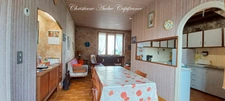 Entre Cluny et Charolles, maison de centre bourg de 153 m², avec 2 logements.