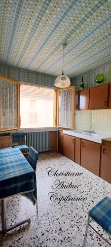 Entre Cluny et Charolles, maison de centre bourg de 153 m², avec 2 logements.
