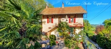 Between Cluny and Charolles, a property complex with 3 gîtes, totaling 190 m², on a 6,000 m² plot.