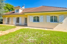 Maison familiale avec piscine aux portes de Lyon