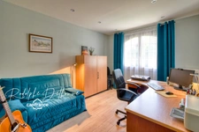 Family home with swimming pool on the outskirts of Lyon