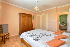 Family home with swimming pool on the outskirts of Lyon