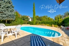 Family home with swimming pool on the outskirts of Lyon
